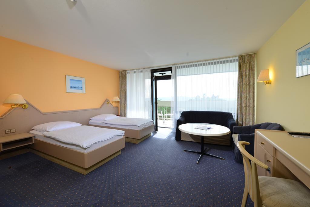 Hotel Sonnenhuegel Бад Кисинген Стая снимка